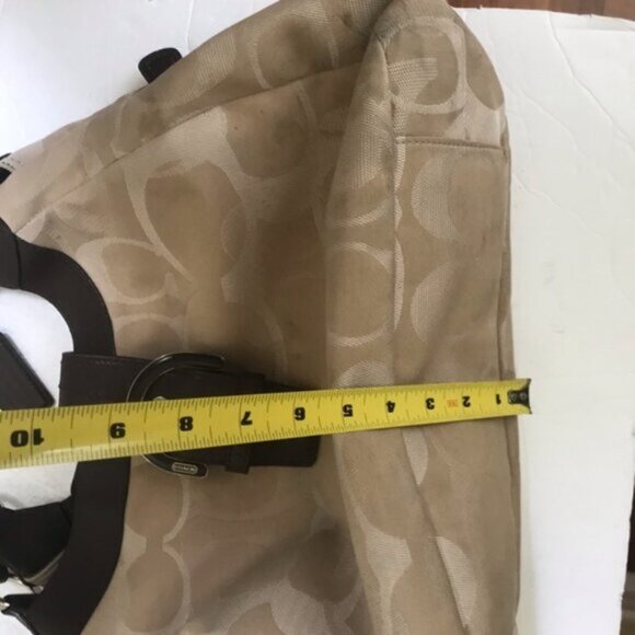 Coach Soho Lyn Signature Leather CC Shoulder Bag Hobo Zip Pockets Neutral Tote - Picture 14 of 16